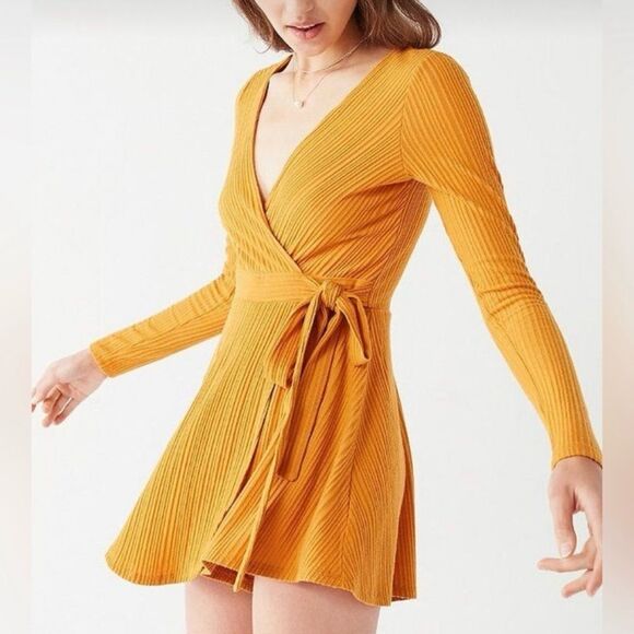 Urban Outfitters Mustard Gold Yellow Wrap Ribbed Romper Textured Side Tie M - Picture 1 of 13